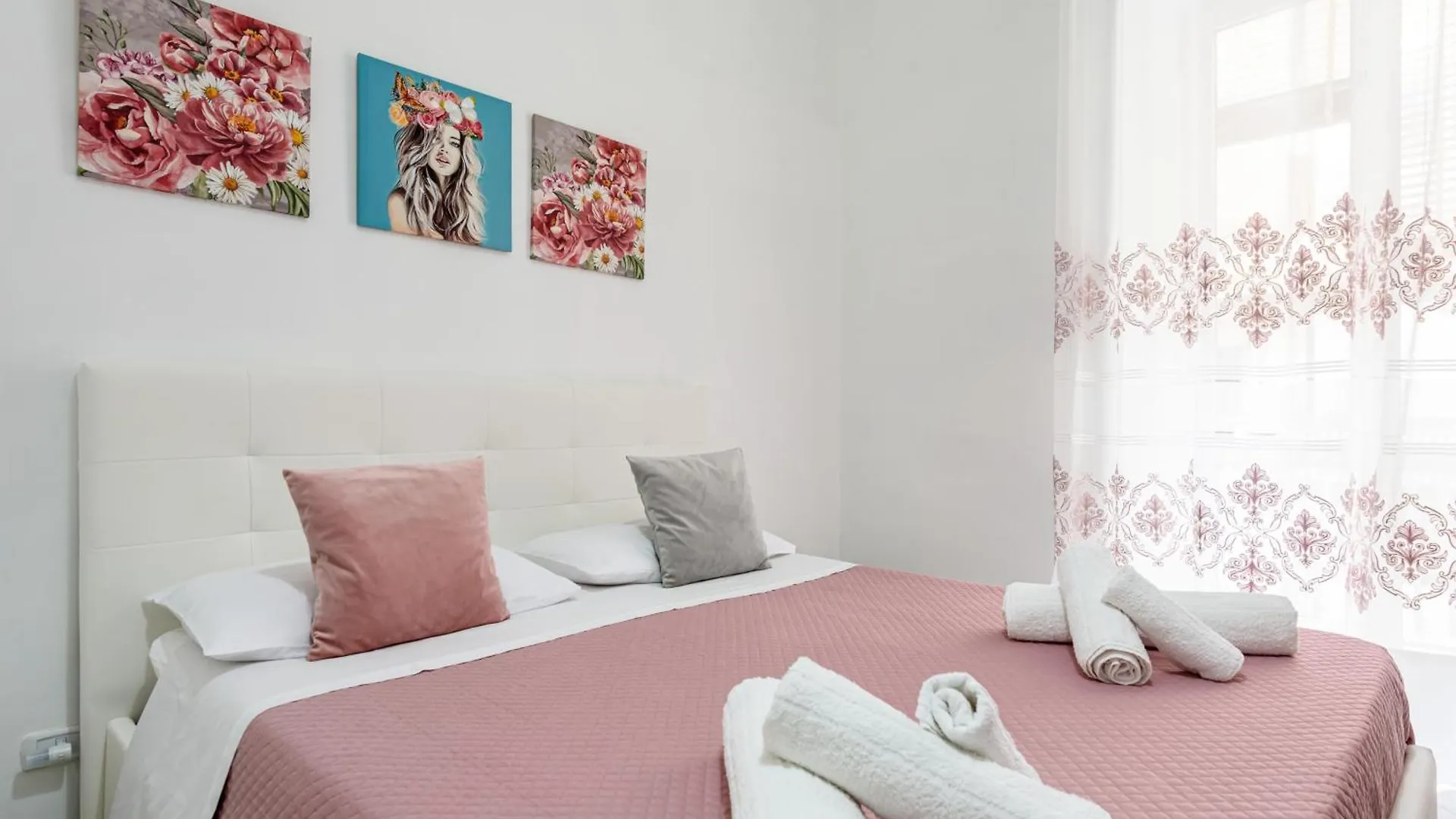 Holiday House Raffy & Ary Neapol Apartmán