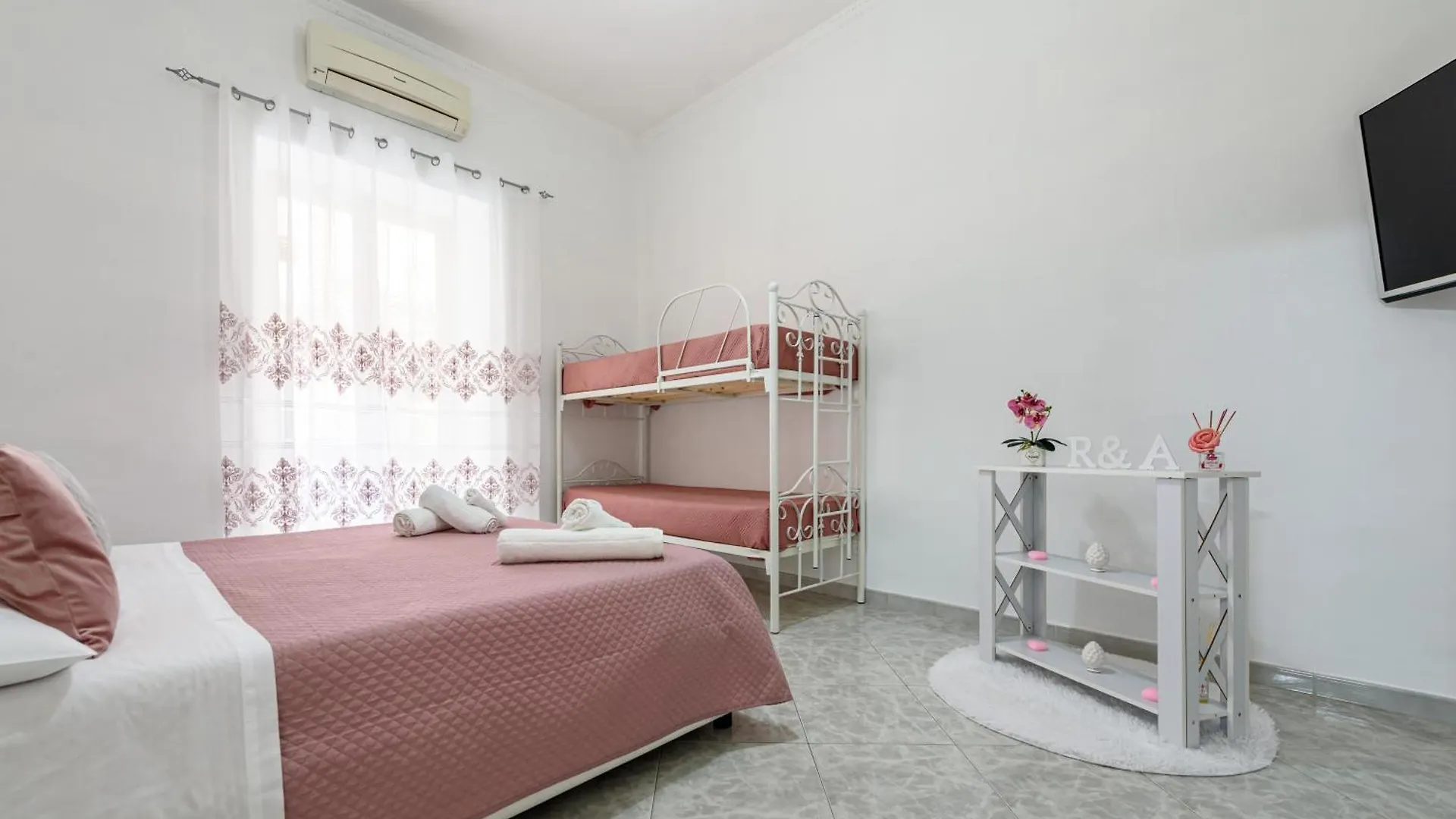 Holiday House Raffy & Ary Neapol
